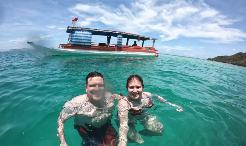 Eksplorasi Labuan Bajo Seharian Penuh: Keajaiban Gua Rangko, Misteri Batu Cermin, dan Sunset Memukau! (Bisa Jadi Half Day Trip Juga Lho!)